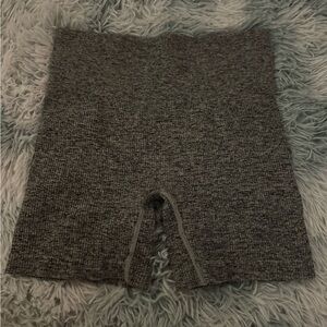 Colsie (Target) high waisted GRAY ribbed knit biker shorts. Size SMALL.